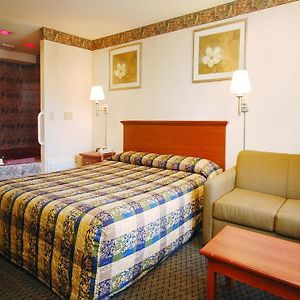 Econo Lodge Inn & Suites Downtown